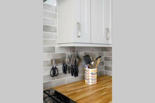 Superb 2 Bed Townhouse Next To The Level Park