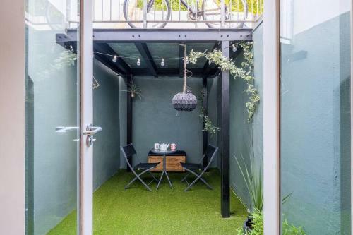 Modern 1-bed Central Apartment With Outside Space