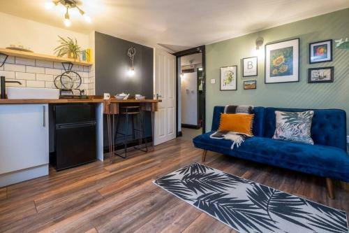 Modern 1-bed Central Apartment With Outside Space