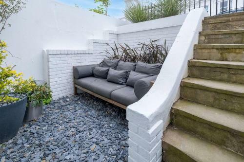 Spacious 2-bed Apartment With Outside Space
