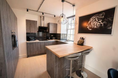 Trendy 1 Bedroom Apartment With Large Terrace Area