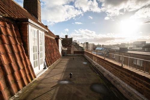 Trendy 1 Bedroom Apartment With Large Terrace Area