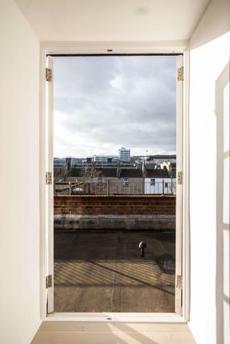 Trendy 1 Bedroom Apartment With Large Terrace Area