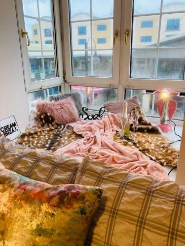 Funky Unique 2-bedroom Apartment With Parking