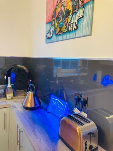 Funky Unique 2-bedroom Apartment With Parking