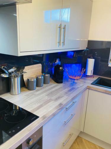 Funky Unique 2-bedroom Apartment With Parking