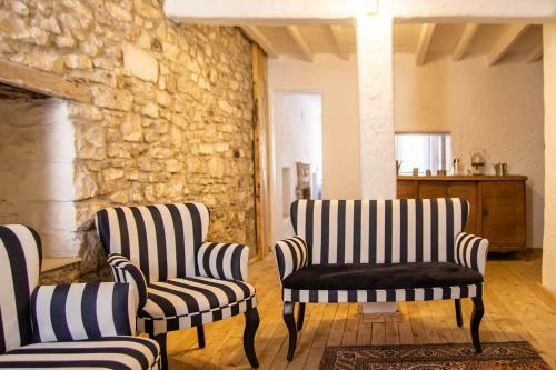 Captivating House With Backyard Authentic Design In Urla, Izmir