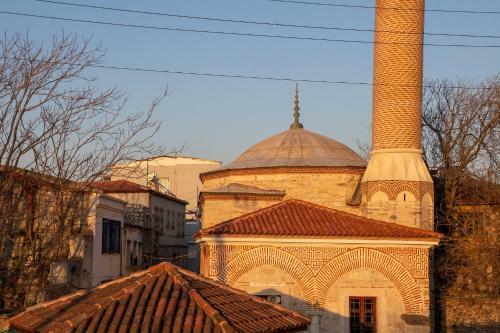 Captivating House With Backyard Authentic Design In Urla, Izmir