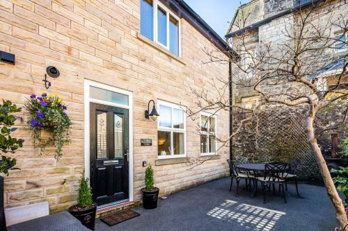 Buxton Centre Cosy Cottage With Free Secure Parking