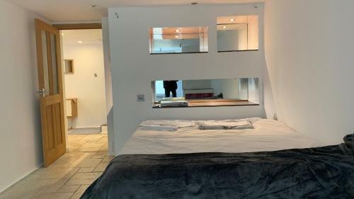 Spacious With Spectacular Views And Private Garden