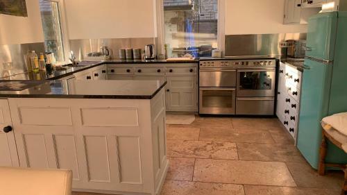 Spacious With Spectacular Views And Private Garden