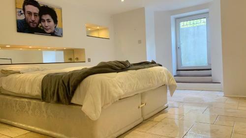 Spacious With Spectacular Views And Private Garden