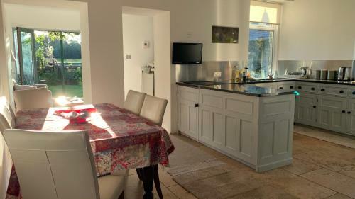 Spacious With Spectacular Views And Private Garden