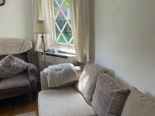 Cosy Detached Toll Cottage With Spacious Garden