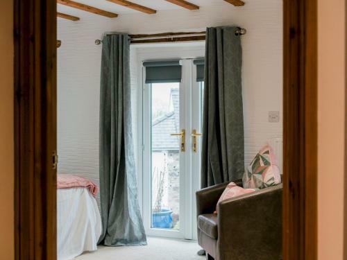 Pass The Keys Peaceful & Coastal 2 Bedroom Cottage