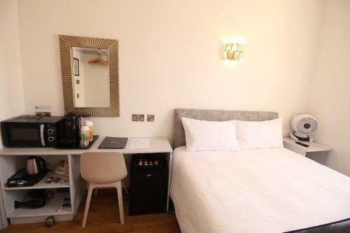 Hotel Number 8