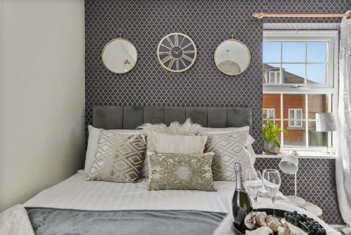 Canterbury Modern Colourful Gem Apartment