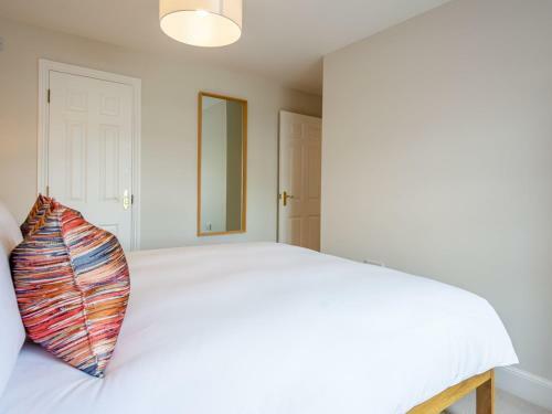 Pass The Keys A Luxurious Apartment With Secure Gated Parking