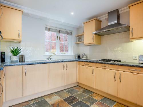 Pass The Keys A Luxurious Apartment With Secure Gated Parking