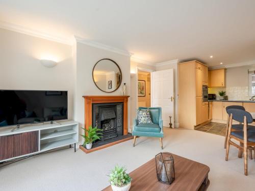 Pass The Keys A Luxurious Apartment With Secure Gated Parking