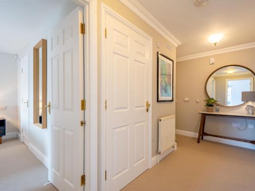 Pass The Keys A Luxurious Apartment With Secure Gated Parking