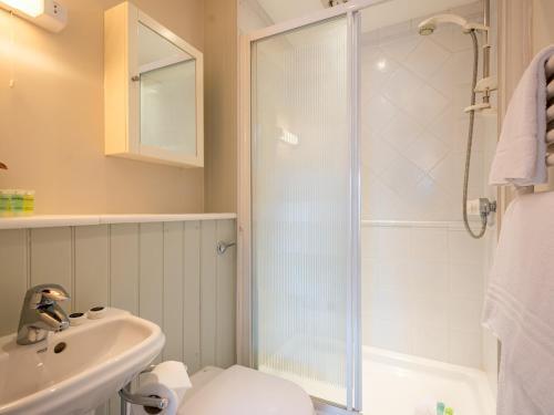 Pass The Keys A Luxurious Apartment With Secure Gated Parking