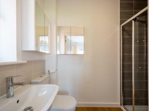 Pass The Keys Cheerful 2-bedroom House With Private Parking