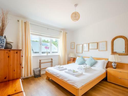 Pass The Keys Cheerful 2-bedroom House With Private Parking