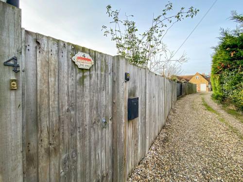 Pass The Keys Hoath Tiny House - A Secret Getaway