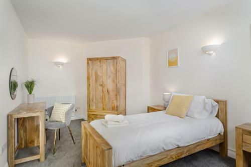 2 Bedroom City Centre Townhouse - With Parking