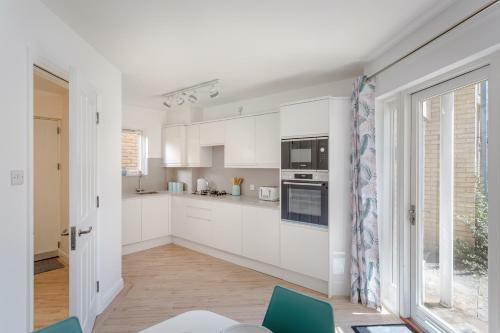 2 Bedroom City Centre Townhouse - With Parking