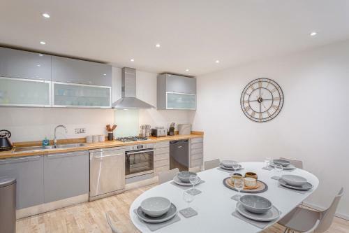 Exclusive City Centre Townhouse With Parking