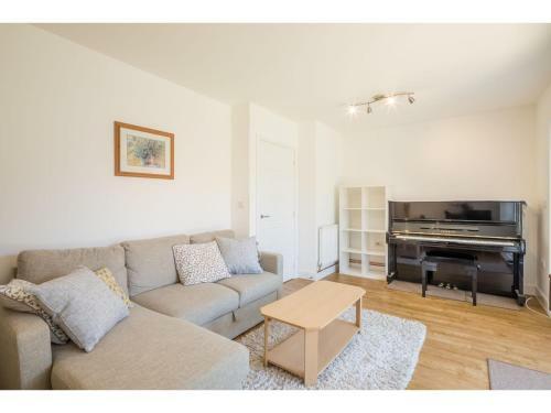 Pass The Keys Modern 2 Bed Property With Balcony And Garden