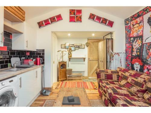 Hostal Pass The Keys Quirky Cabin In Cambridge