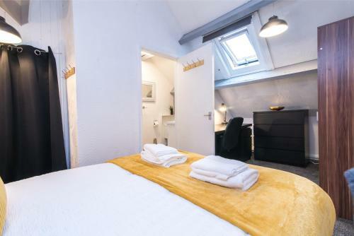 *spacious Apartment *free Gated Parking *fast Wifi