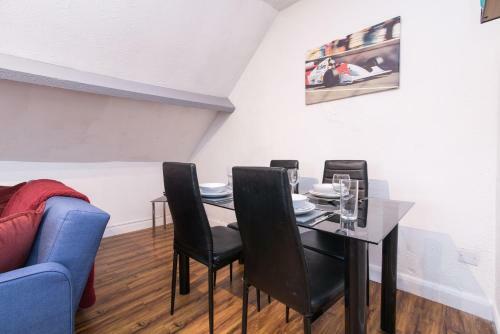 *spacious Apartment *free Gated Parking *fast Wifi