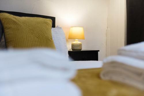 *spacious Apartment *free Gated Parking *fast Wifi