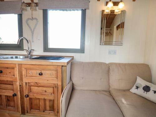 Forton House Shepherds Hut 2
