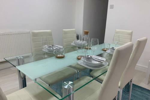 Modern Apartment Near Cardiff City Centre & Roath