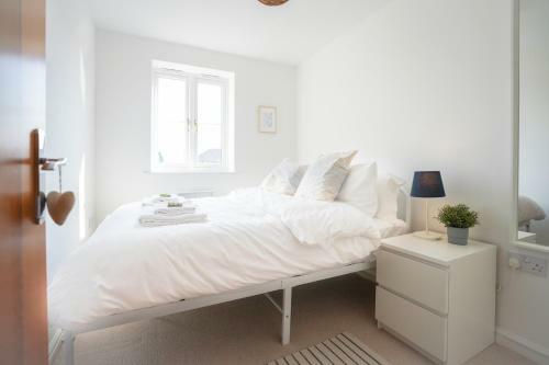 Rowsby Court - Stylish Apartment With Private Parking