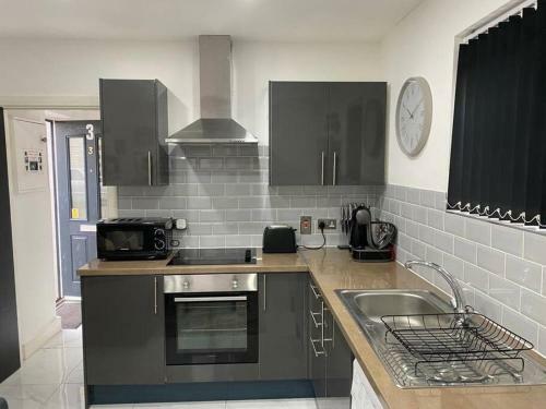 Modern Apartment, Perfect For Couples, 15 Mins Drive City Centre