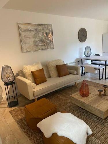 Tastefully Decorated 2 Bedroom Duplex Apartment.