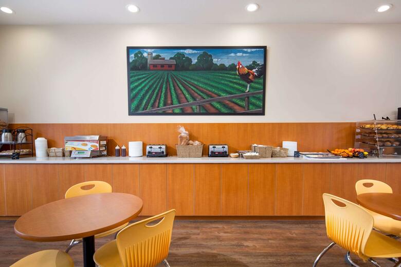 Hotel Kelowna Inn & Suites