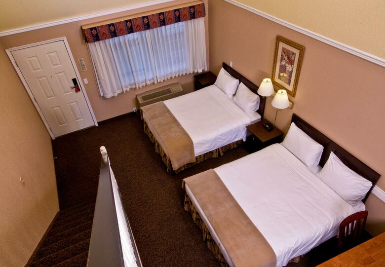 Hotel Kelowna Inn & Suites