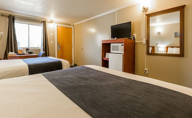 Oasis Inn (formerly Known As Chinook And Oasis Motel)