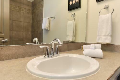 Apartamentos Playa Del Sol Resort - Vacation Rentals