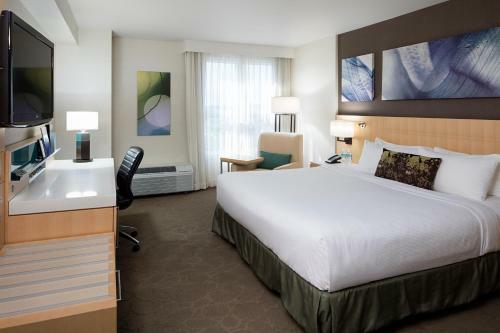 Hotel Delta Grand Okanagan Resort