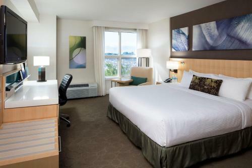Hotel Delta Grand Okanagan Resort