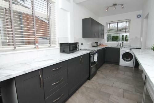 Seedfield House - Elegant Stylish Home