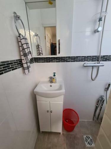 Charming Residential Home - London